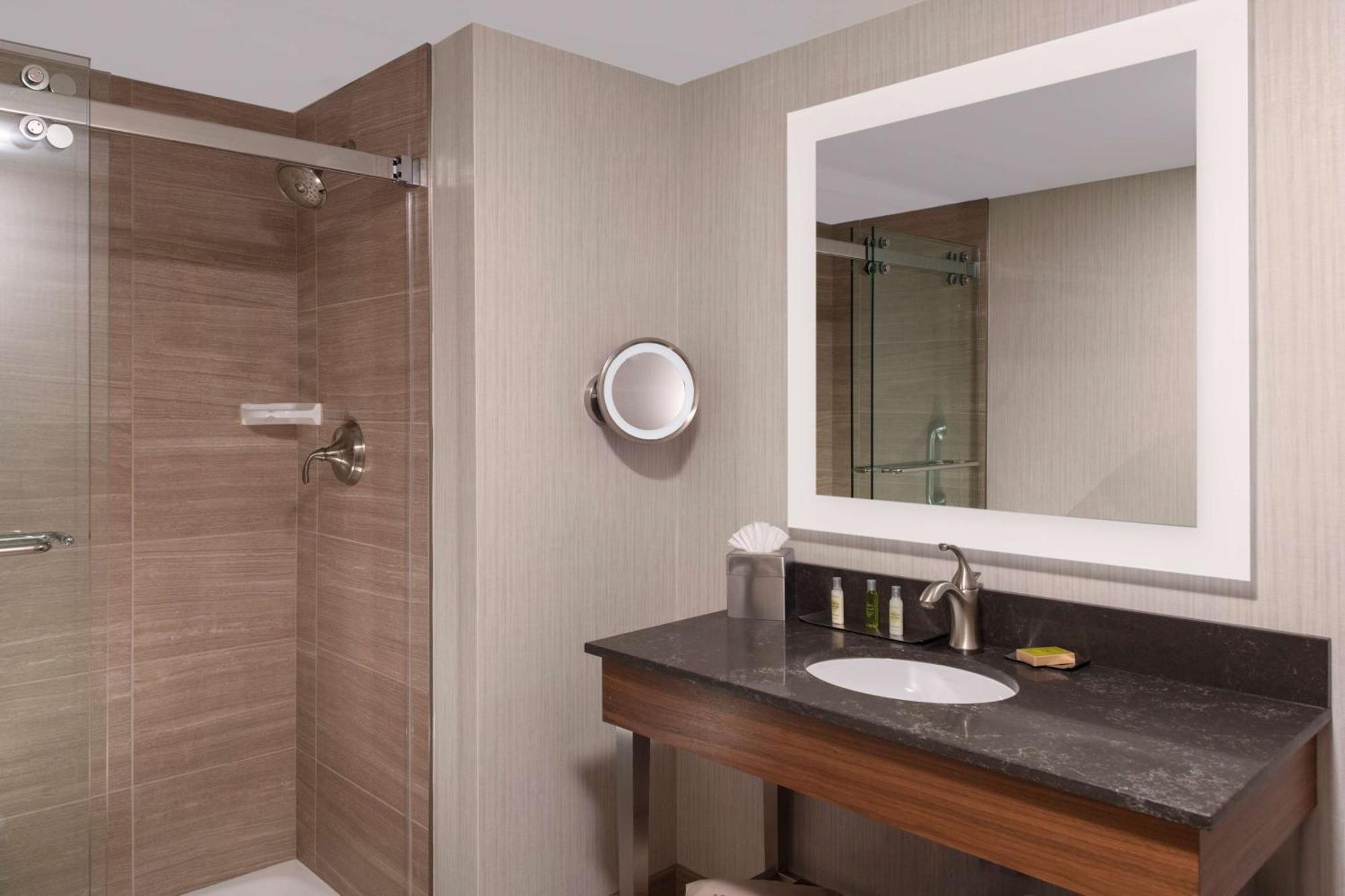 Doubletree By Hilton Hotel Burlington Vermont Экстерьер фото