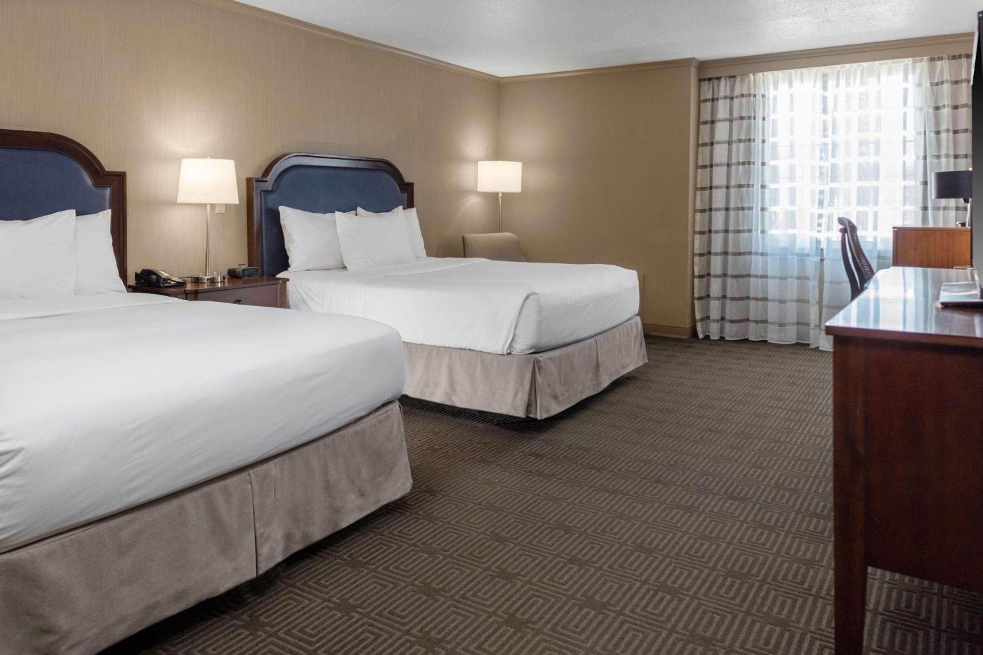 Doubletree By Hilton Hotel Burlington Vermont Экстерьер фото