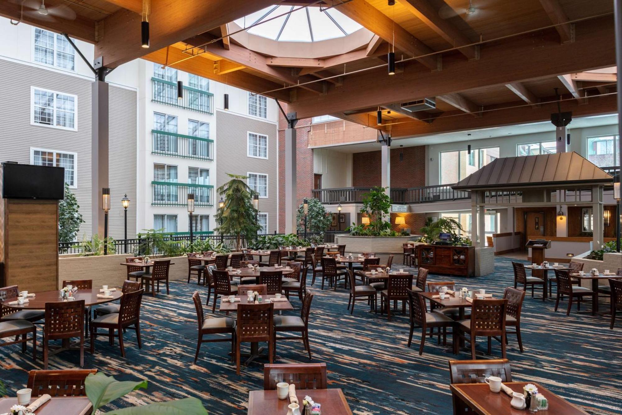 Doubletree By Hilton Hotel Burlington Vermont Экстерьер фото